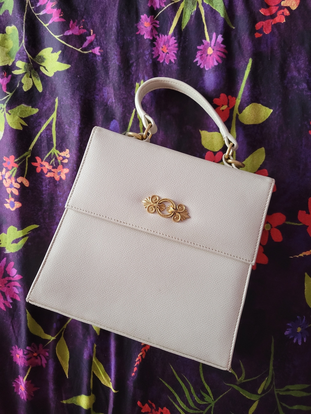 Vintage Cream Top-Handle Women's Handbag with Gold Accent